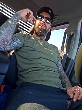 Snapshot of Beardedtattood chatting on September 11, 12:16 pm Beardedtattood online show from September 11, 12:16 pm