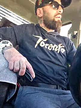 Snapshot of Beardedtattood chatting on September 12, 12:27 pm Beardedtattood online show from September 12, 12:27 pm