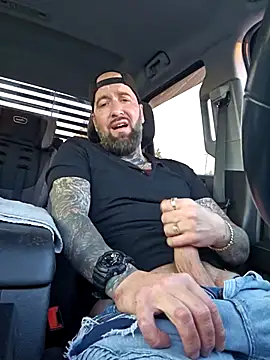 Snapshot of Beardedtattood chatting on September 14, 11:31 am Beardedtattood online show from September 14, 11:31 am