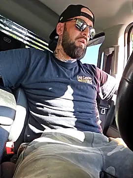 Snapshot of Beardedtattood chatting on September 17, 2:02 am Beardedtattood online show from September 17, 2:02 am