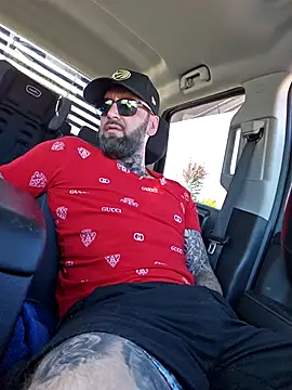 Snapshot of Beardedtattood chatting on September 17, 2:08 pm Beardedtattood online show from September 17, 2:08 pm