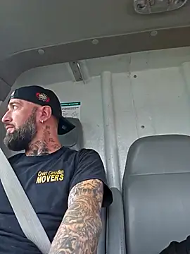 Snapshot of Beardedtattood chatting on September 24, 2:42 pm Beardedtattood online show from September 24, 2:42 pm