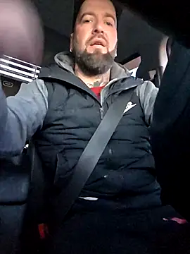 Snapshot of Beardedtattood chatting on October 2, 11:17 am Beardedtattood online show from October 2, 11:17 am