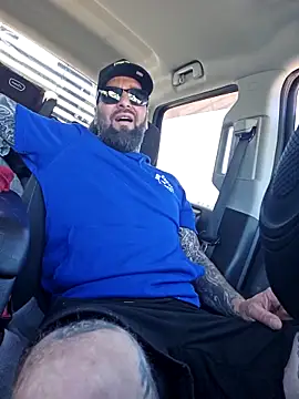 Snapshot of Beardedtattood chatting on October 5, 3:54 pm Beardedtattood online show from October 5, 3:54 pm