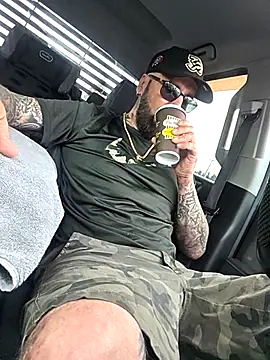 Snapshot of Beardedtattood chatting on October 7, 1:19 pm Beardedtattood online show from October 7, 1:19 pm