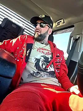 Snapshot of Beardedtattood chatting on October 9, 1:09 pm Beardedtattood online show from October 9, 1:09 pm