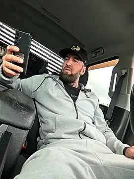 Snapshot of Beardedtattood chatting on October 11, 2:04 pm Beardedtattood online show from October 11, 2:04 pm