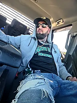 Snapshot of Beardedtattood chatting on October 16, 1:45 pm Beardedtattood online show from October 16, 1:45 pm