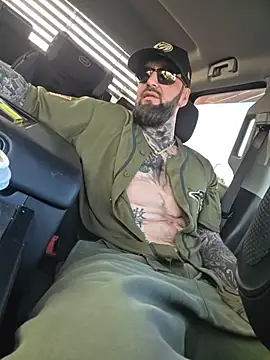 Snapshot of Beardedtattood chatting on October 29, 1:13 pm Beardedtattood online show from October 29, 1:13 pm