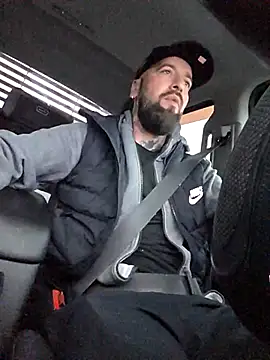 Snapshot of Beardedtattood chatting on October 30, 12:17 pm Beardedtattood online show from October 30, 12:17 pm