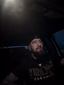 Snapshot of Beardedtattood chatting on November 30, 12:20 pm Beardedtattood online show from November 30, 12:20 pm