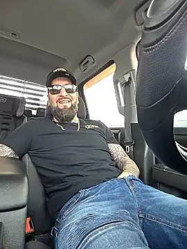 Snapshot of Beardedtattood chatting on December 3, 2:59 pm Beardedtattood online show from December 3, 2:59 pm