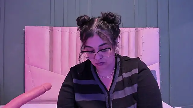 Reginavegaa online show from February 4, 5:45 pm