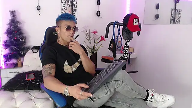 Leonard Price online show from February 8, 3:21 pm