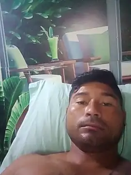 Snapshot of Diogo100 chatting on October 10, 12:37 pm Diogo100 online show from October 10, 12:37 pm