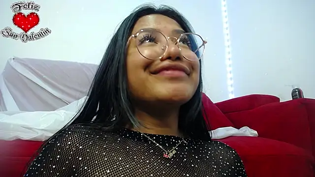 Snapshot of ricura_mily chatting on February 9, 4:14 am ricura mily online show from February 9, 4:14 am