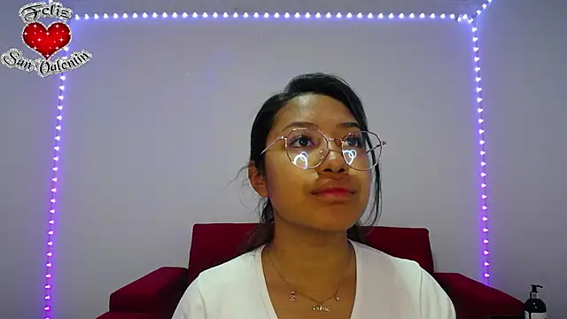 Snapshot of ricura_mily chatting on February 20, 12:41 am ricura mily online show from February 20, 12:41 am