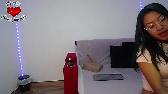 Snapshot of ricura_mily chatting on March 2, 1:47 am ricura mily online show from March 2, 1:47 am