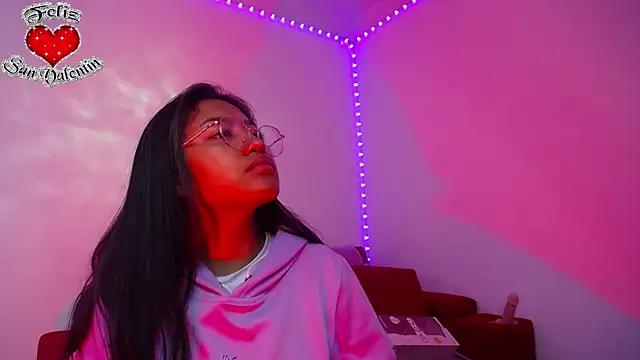 Snapshot of ricura_mily chatting on March 6, 10:52 am ricura mily online show from March 6, 10:52 am