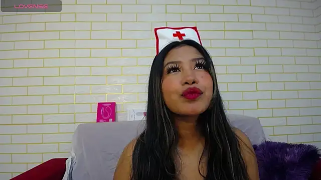 Snapshot of ricura_mily chatting on October 19, 4:24 am ricura mily online show from October 19, 4:24 am