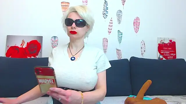 ForeverBarbie  online show from March 17, 2:05 am