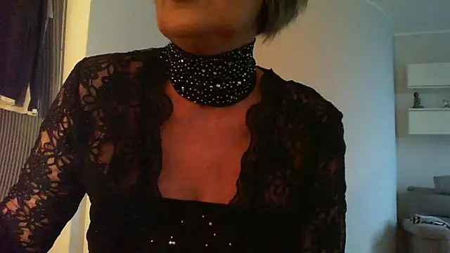 Snapshot of __Angel78__ chatting on October 30, 12:28 pm Angel78 online show from October 30, 12:28 pm