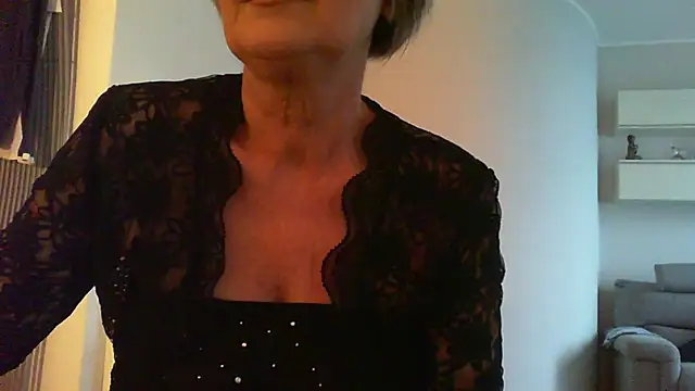 Snapshot of __Angel78__ chatting on October 31, 2:07 pm Angel78 online show from October 31, 2:07 pm