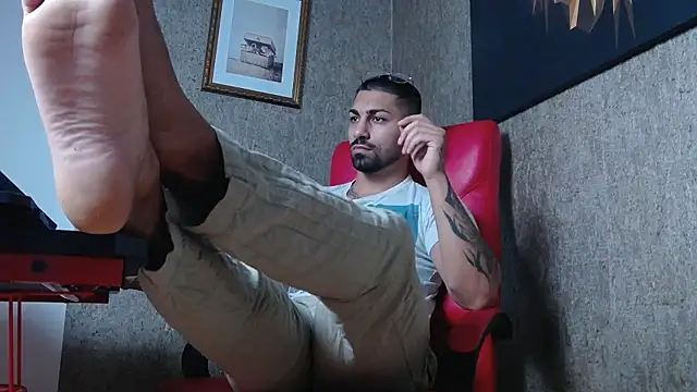 Snapshot of NigelBoydXXX chatting on December 1, 10:10 pm NigelBoydXXX online show from December 1, 10:10 pm