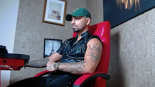 Snapshot of NigelBoydXXX chatting on December 5, 6:44 pm NigelBoydXXX online show from December 5, 6:44 pm
