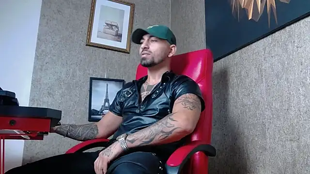 Snapshot of NigelBoydXXX chatting on December 5, 9:50 pm NigelBoydXXX online show from December 5, 9:50 pm