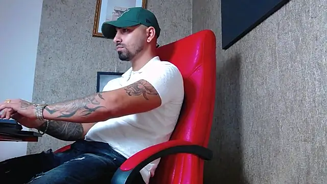 Snapshot of NigelBoydXXX chatting on January 2, 8:13 pm NigelBoydXXX online show from January 2, 8:13 pm