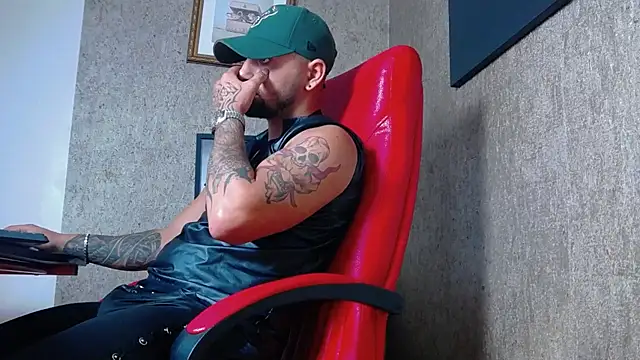 Snapshot of NigelBoydXXX chatting on January 2, 11:16 pm NigelBoydXXX online show from January 2, 11:16 pm