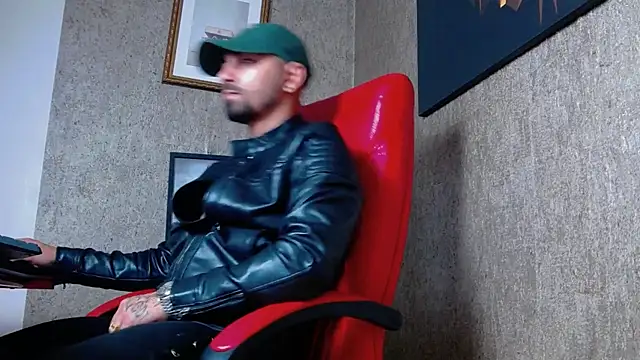 Snapshot of NigelBoydXXX chatting on January 5, 8:10 pm NigelBoydXXX online show from January 5, 8:10 pm