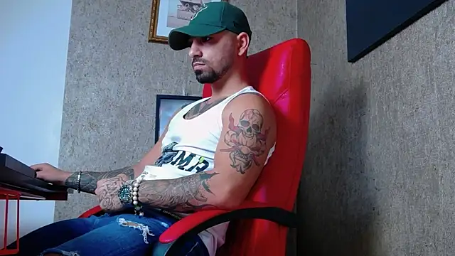 Snapshot of NigelBoydXXX chatting on January 21, 2:37 pm NigelBoydXXX online show from January 21, 2:37 pm