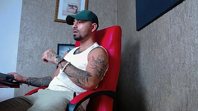 Snapshot of NigelBoydXXX chatting on January 21, 6:55 pm NigelBoydXXX online show from January 21, 6:55 pm
