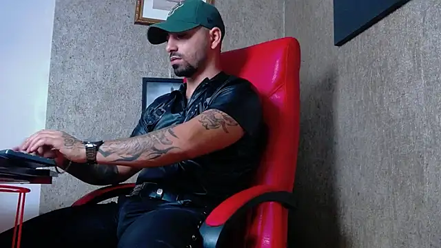 Snapshot of NigelBoydXXX chatting on January 23, 10:44 pm NigelBoydXXX online show from January 23, 10:44 pm