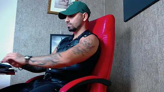 Snapshot of NigelBoydXXX chatting on January 25, 6:57 pm NigelBoydXXX online show from January 25, 6:57 pm