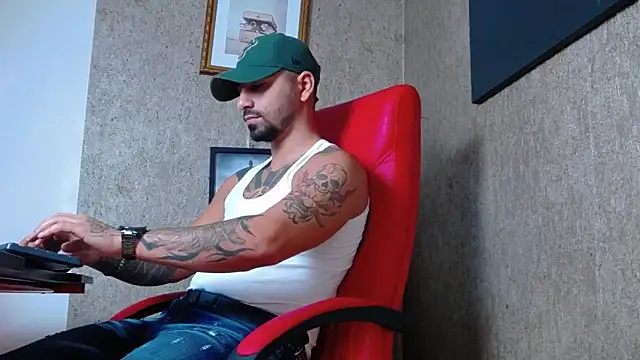 Snapshot of NigelBoydXXX chatting on January 27, 6:41 am NigelBoydXXX online show from January 27, 6:41 am