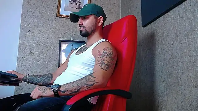 Snapshot of NigelBoydXXX chatting on February 7, 10:50 am NigelBoydXXX online show from February 7, 10:50 am