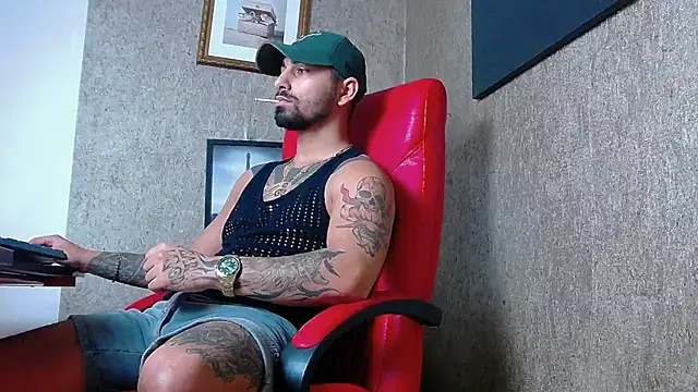 Snapshot of NigelBoydXXX chatting on February 12, 7:13 pm NigelBoydXXX online show from February 12, 7:13 pm
