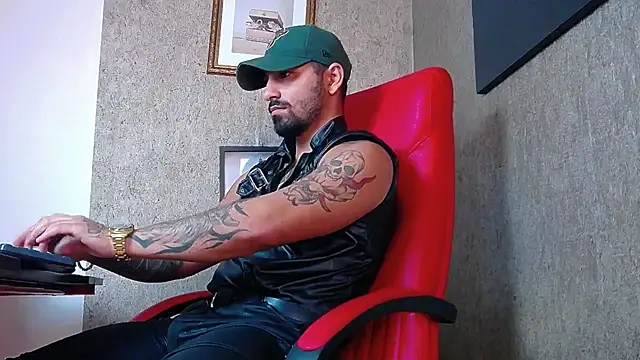 Snapshot of NigelBoydXXX chatting on February 19, 10:01 am NigelBoydXXX online show from February 19, 10:01 am