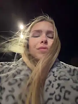 mur girl online show from December 11, 4:09 pm