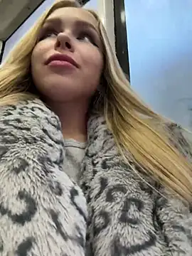 mur girl online show from December 19, 12:45 pm