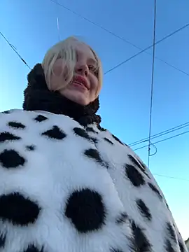 mur girl online show from January 18, 9:45 am