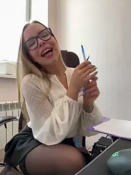 mur girl online show from February 6, 11:21 am