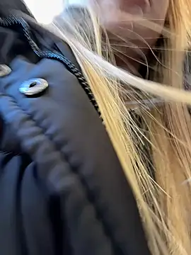 mur girl online show from February 7, 1:01 pm