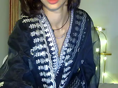 Snapshot of MAAYRA_09 chatting on October 22, 12:27 pm MAAYRA 09 online show from October 22, 12:27 pm