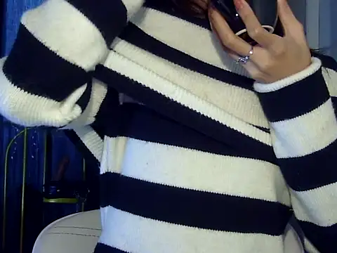 Snapshot of MAAYRA_09 chatting on November 18, 1:44 am MAAYRA 09 online show from November 18, 1:44 am