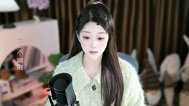 Snapshot of Arwyn-rr chatting on December 17, 10:21 am Arwyn-rr online show from December 17, 10:21 am