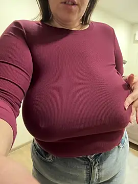 Snapshot of Your_Hot_Sister01 chatting on February 8, 11:12 am Your Hot Sister01 online show from February 8, 11:12 am